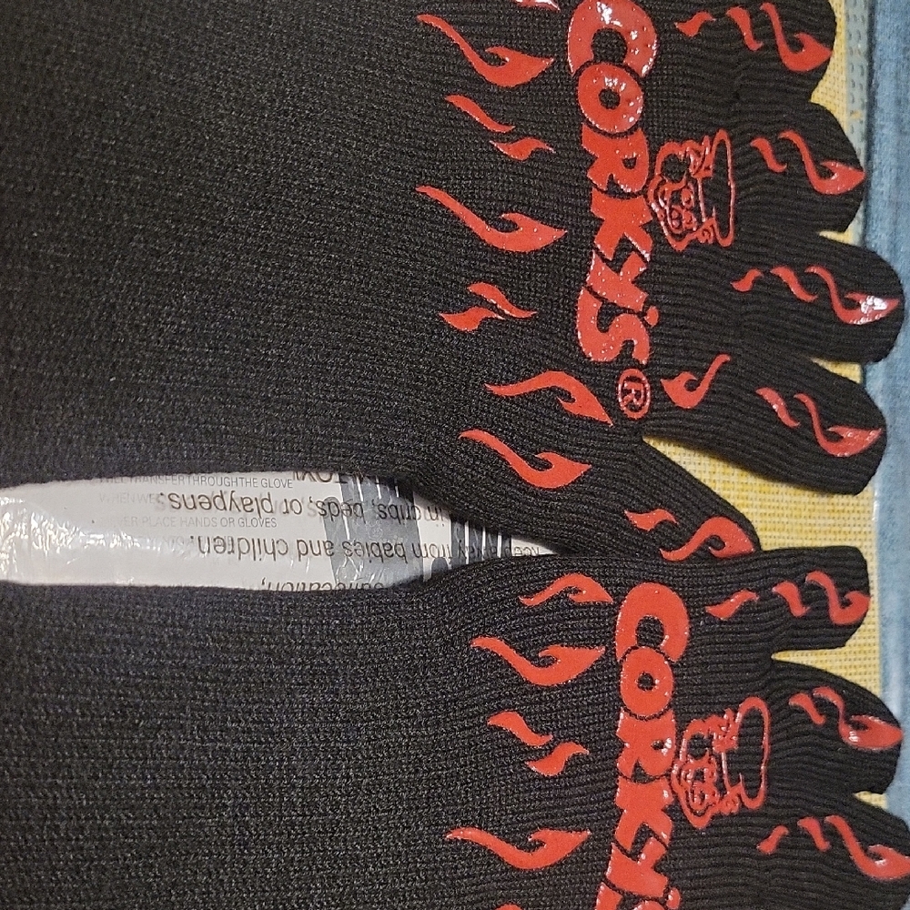 Corkys Black and Red Heat-Resistant Kitchen Gloves. 2 Pc Set. Temp Upto 650F.